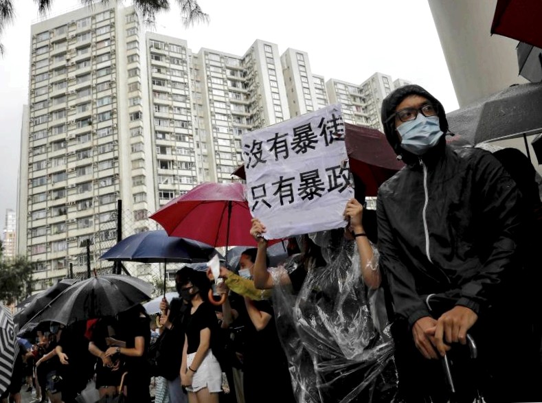 44 Hongkongers charged with 'sedition' - new protests
